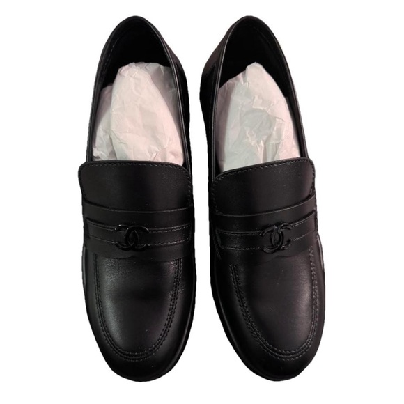 CHANEL loafers!! Amazing deal. Worn once minimal wear no sign of wear on leather - Picture 6 of 6